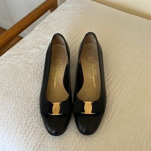 Vintage Ferragamo Vara Ballet Flats